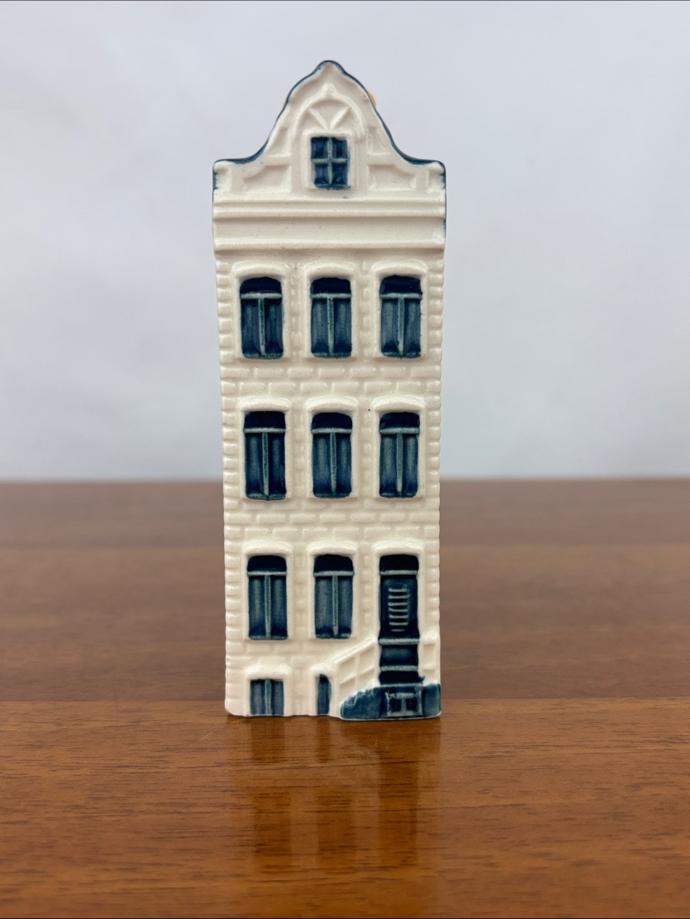 Vintage 1989 KLM by BOLS Delft blue house #58 empty bottle